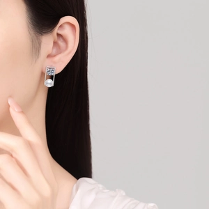 S925 sterling silver geometric earrings with square moissanite and round pearl on model