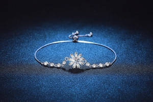 Macro detail of s925 silver sunflower bracelet featuring sparkling moissanite stones