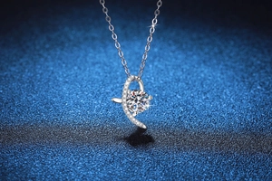 Macro shot of 1ct Moissanite pendant with sparkling halo on S925 silver chain