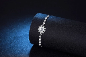 Detail of s925 silver sunflower bracelet with sparkling moissanite and adjustable slider