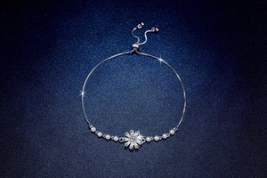 Detail of s925 silver sunflower bracelet with sparkling moissanite and adjustable chain