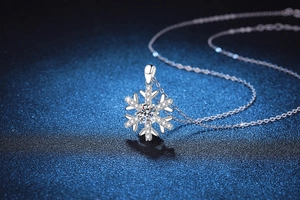 Detailed close-up of S925 silver snowflake pendant with brilliant moissanite stones