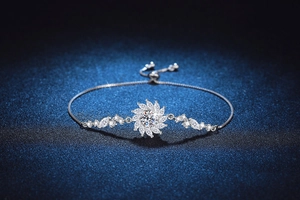 Macro shot of a 925 sterling silver sunflower bracelet with adjustable chain and moissanite