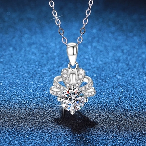 Collier Pendentif Couronne en Argent Sterling 925 Moissanite Élégant Bijoux en Strass Cadeau pour Femme Argent