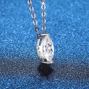 Exquis collier en argent sterling S925 avec un pendentif en moissanite de 1 carat taille marquise