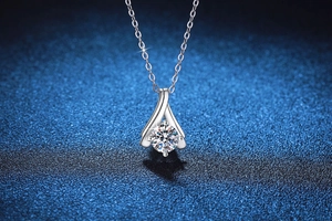 Close-up of S925 sterling silver water drop pendant with 1 carat moissanite gemstone