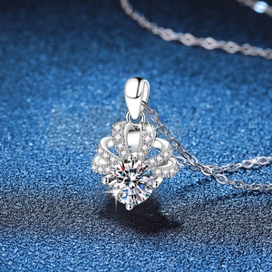 Collier en argent sterling S925 avec pendentif couronne serti d'une moissanite de 1 carat