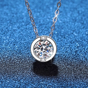 Collier Pendentif Moissanite Argent Sterling 925 Couleur D Taille Ronde Serti Clos Chaîne Forçat Bijoux de Mode Cadeau Femme