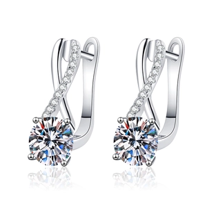Elegant s925 silver moissanite hoop earrings with twisted design and mirror reflection