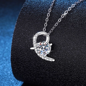 Elegant s925 silver heart necklace with 1-carat round moissanite pendant in luxury design