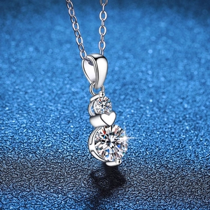 Collana in argento S925 con connettore a cuore e pendente in moissanite da 1 carato