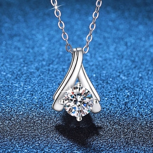 Luxury 925 Sterling Silver Moissanite Pendant Necklace For Women Elegant Bowknot Design Commuter Fashion Jewelry Gift