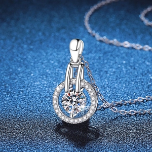 Collier en argent sterling S925 avec pendentif en moissanite au design ciel étoilé