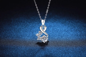 Macro detail of 925 sterling silver ribbon pendant with 1 carat round moissanite