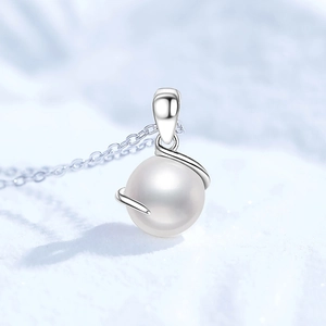 Élégant collier en argent S925 avec perle d'eau douce ronde dans un pendentif étoile