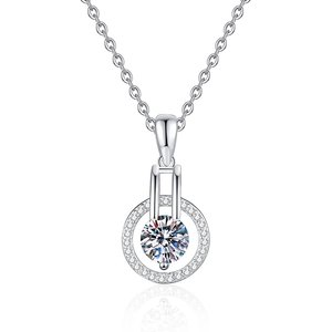 Collier en argent sterling S925 avec pendentif moissanite rond et halo ciel étoilé