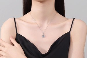 Close-up of a s925 silver pear-shaped pendant with a sparkling moissanite stone