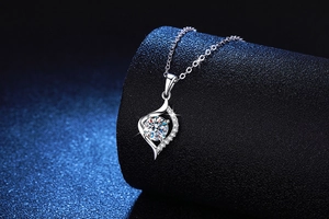 Macro shot of S925 sterling silver heart pendant with 1 carat moissanite on display