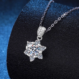 Snowflake 1 carat moissanite pendant necklace in S925 sterling silver with sparkling stones