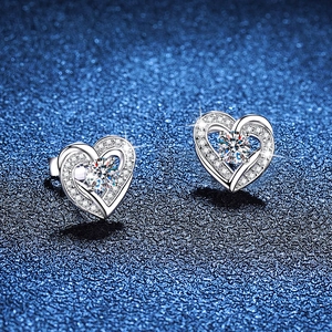 S925 sterling silver heart stud earrings featuring brilliant 1 carat round moissanite