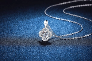 Macro shot of S925 sterling silver four-leaf clover pendant with 1-carat moissanite stone
