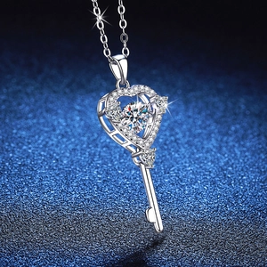 Elegant S925 sterling silver heart key pendant necklace with a brilliant 1ct moissanite stone