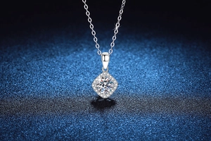 Macro shot of S925 sterling silver square halo pendant with 1ct moissanite gemstone