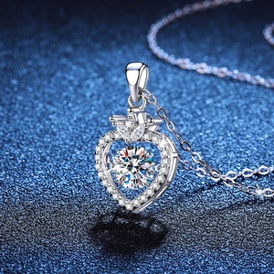 Pendentif cœur couronne en moissanite 1ct avec chaîne en argent massif S925