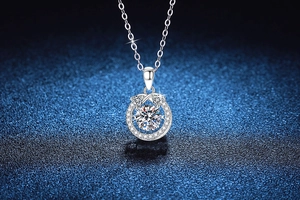 Macro shot of 1 carat moissanite halo pendant with polished S925 sterling silver chain