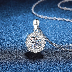 Élégant collier en argent sterling S925 avec pendentif pétale en moissanite