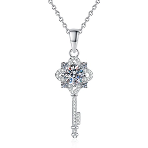 S925 sterling silver four-leaf clover key necklace with 1-carat moissanite pendant