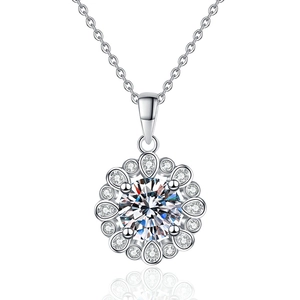 Collier élégant en argent S925 avec pendentif fleur en moissanite de 1 carat étincelant