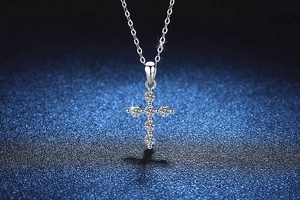 Macro shot of a s925 silver cross pendant featuring brilliant round moissanite stones