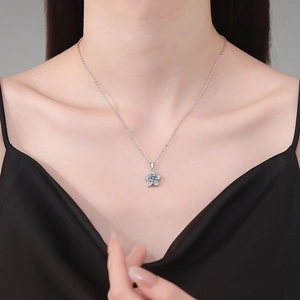 S925 sterling silver camellia necklace featuring a 1ct D-color moissanite flower pendant