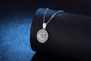 Macro shot of S925 sterling silver necklace with sparkling 1ct Moissanite pendant