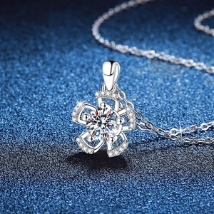 Elegant S925 sterling silver flower necklace featuring a 1-carat moissanite centerpiece