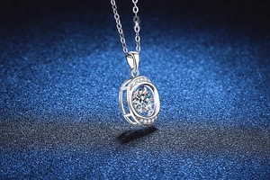 Close-up of S925 silver necklace with sparkling 1ct moissanite heart-shaped pendant
