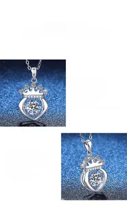 Macro d'un collier en argent 925 avec pendentif moissanite 1ct serti en coeur évidé