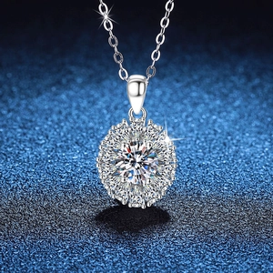 Sparkling S925 sterling silver necklace with 1 carat moissanite sunflower pendant