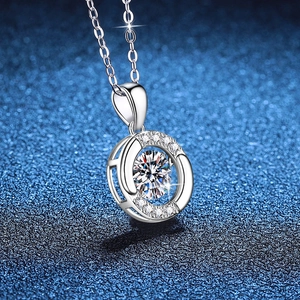 Collier en argent sterling S925 avec pendentif cœur mobile en moissanite ronde