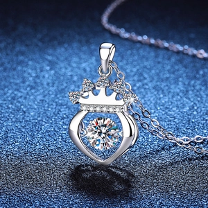 Collier en argent S925 avec pendentif cœur couronne et moissanite dansante