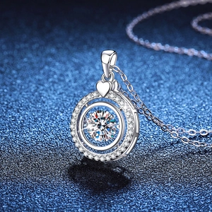 S925 Sterling Silber Halskette mit tanzendem Moissanit Anhänger und Herz-Element