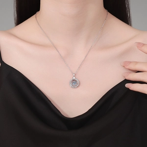 Elegante Halskette aus S925 Sterlingsilber mit einem funkelnden 1-Karat Moissanit-Anhänger