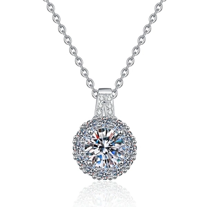 Collier halo classique en argent sterling S925 avec pendentif moissanite ronde de 1 carat