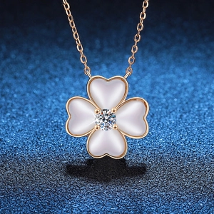 Collier trèfle à quatre feuilles en argent S925 avec nacre blanche et pierre moissanite