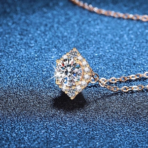 Elegante Halskette aus S925 Sterlingsilber mit 1-Karat-Moissanit-Anhänger in Roségold-Optik