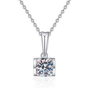 Elegante S925 Silberhalskette mit funkelndem 1 Karat Moissanit Engelkuss Anhänger