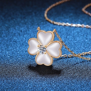 Collier trèfle à quatre feuilles en argent S925 avec nacre blanche et pendentif moissanite