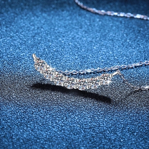 Smiling row necklace with 1.4ct moissanite stones in s925 silver on dark background