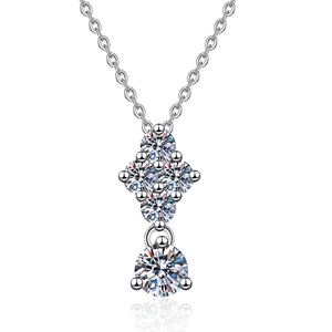 Collier en argent sterling 925 avec pendentif moissanite et cinq pierres brillantes
